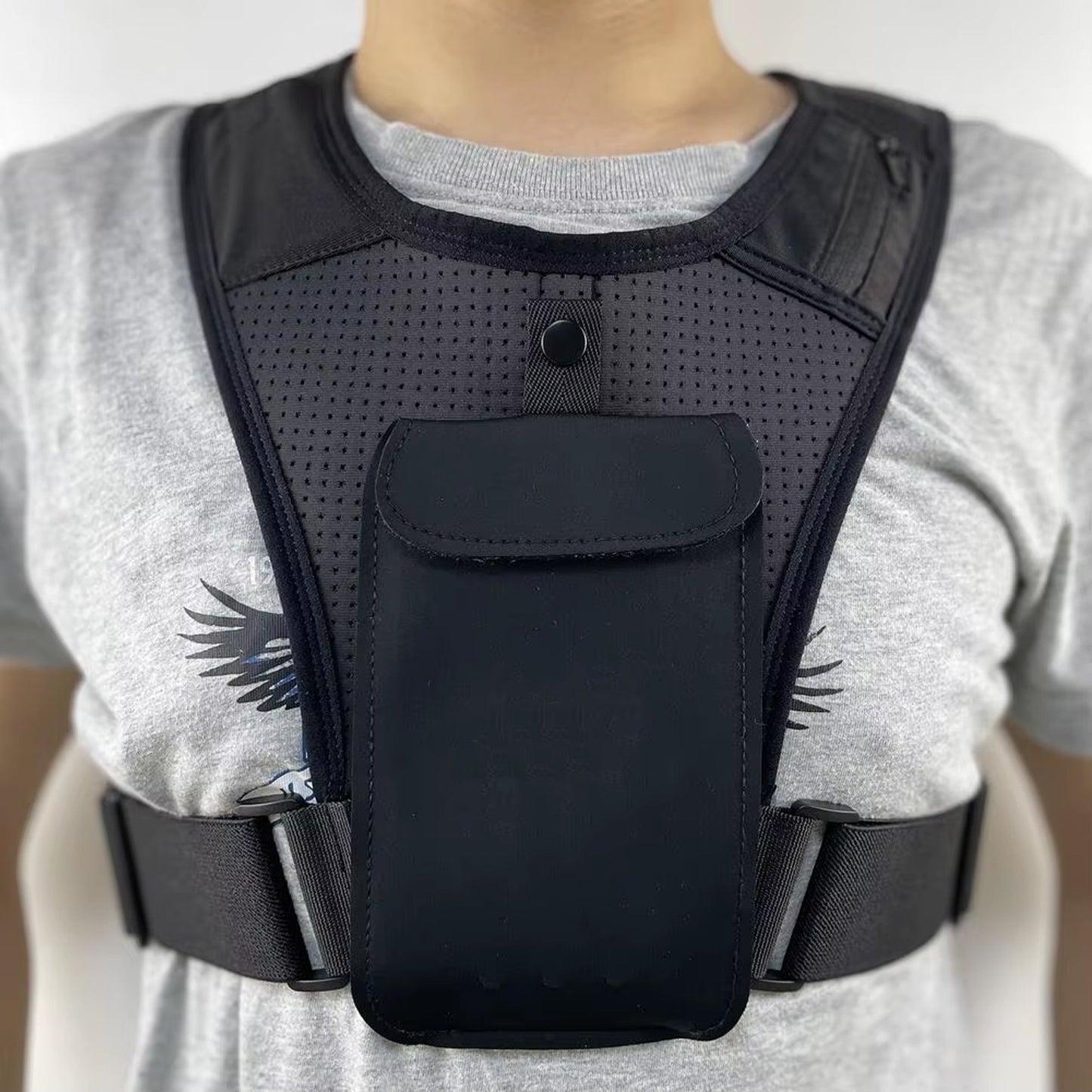 Lightweight Adjustable Hydration Vest with Phone Holder & Reflective Hi‑Vis Design for Night Running & Trail Use